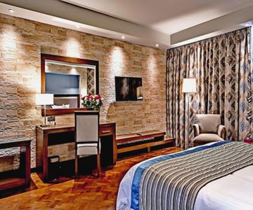 Magna Hotel & Suites