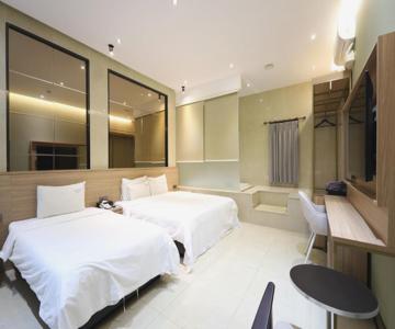 Almond Hotel