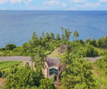 Jeju Ocean Cliff Cottage