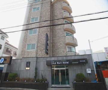 La Nuit Hotel
