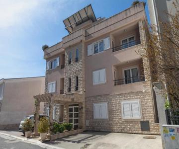 Apartmani Holiday
