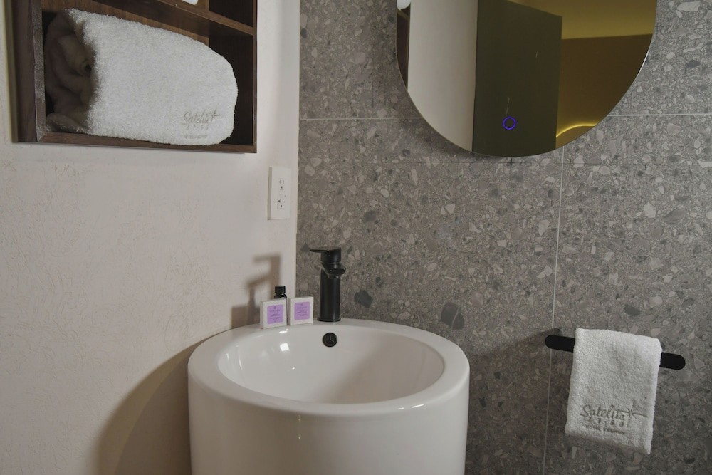 Expo Satelite Hotel & Suites