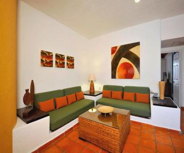 Las Palmas Condominios