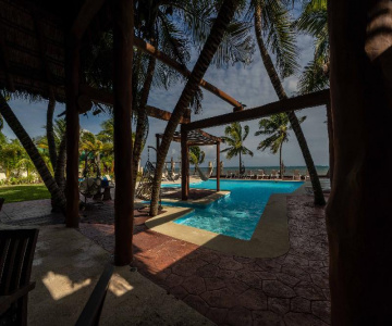 Casa del Puerto by MIJ - Beachfront Hotel