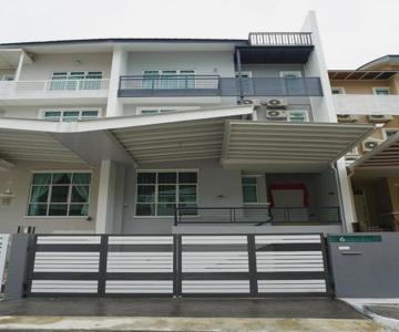 Shamrock Boutique Villa