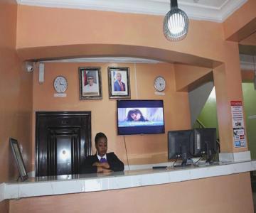 Grand Decent Hotel And Suites