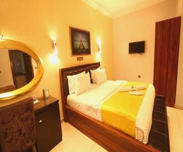 ST Hotel and Apartment