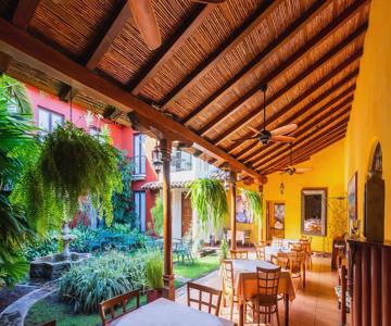 Estrada Hotel & Bistro