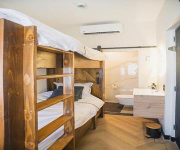 Petite Room With Wifi, Ac, And Shared Kitchen