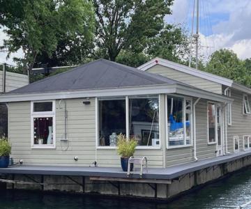 Bed And Breakfast Private Accommodation At Amsterdam Houseboat