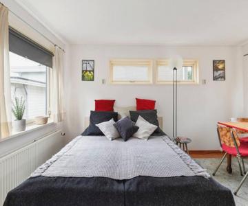 Authentic Dutch Houseboat In Amsterdam Zuid