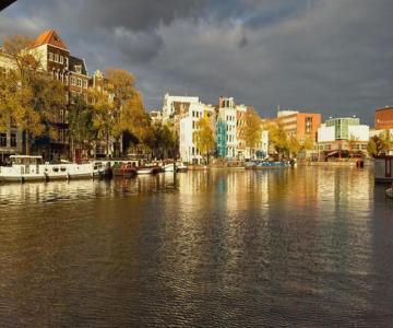 Rembrandt Square Boat
