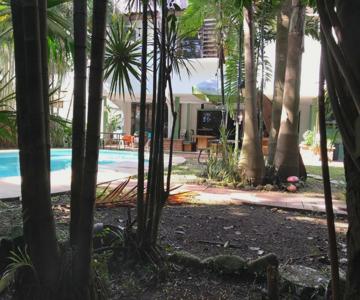 Los Mostros Hostel