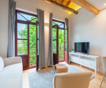 Hostwise - Modern & Stylish Building