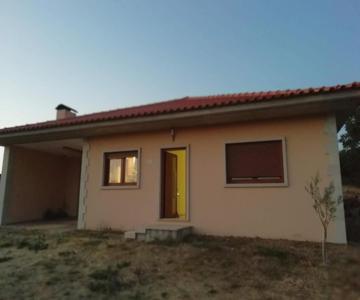 Casa Da Fonte Em Prada, Vinhais