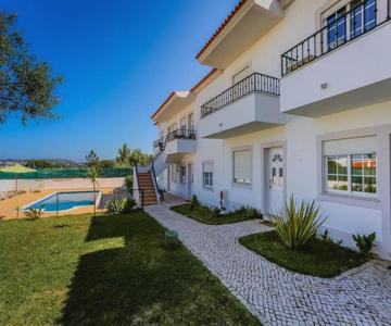 Charming 2-Bed Apartment in Olhos de Agua