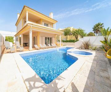 Villa Ribeiro By Hellovacations
