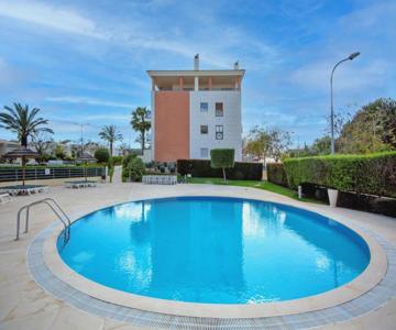 Luxury Apartment with Pool