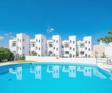Apartamento T1 Carvoeiro C/piscina E A 300m Praia