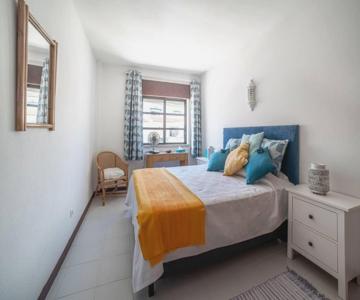 Spacious Two Bedroom Apt, 200m From The Beach