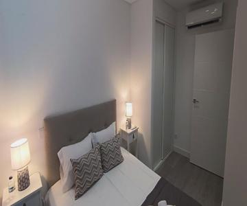 Skynest 61 Faro Airport Guest House