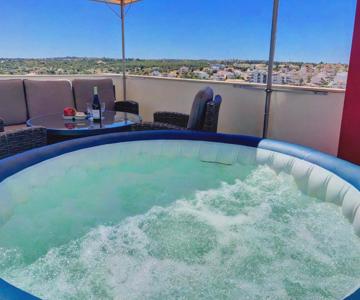 Apartment Alpha - 2 Bedrooms, Private Rooftop Patio With Hot Tub, Bbq And View