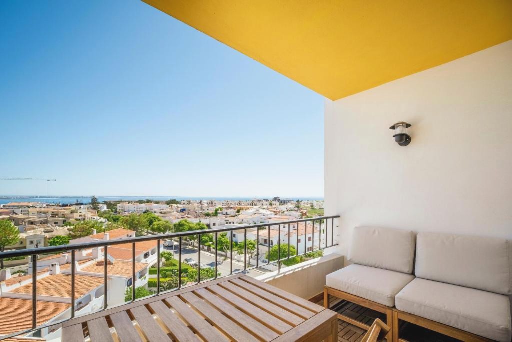 Torre Alta Apartments