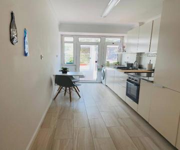 Estoril 2 Bedrooms By The Beach