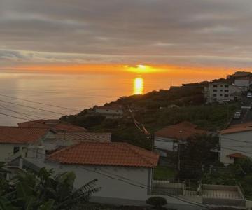 Cozy 1 Br W/ Balcony, Ocean View & Perfect Sunsets