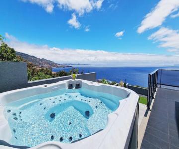 Azure Serenity Villa By Lovelystay