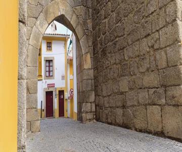 A Casinha Do Arco, Porta Da Vila