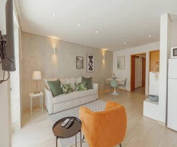 Stylish Apartment With Terrace By Hosty