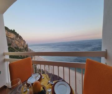 Sesimbra Sun&Sea - Beachfront Apartment!
