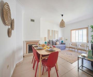 Spacious Apt Near Beach & Train, By Timecooler