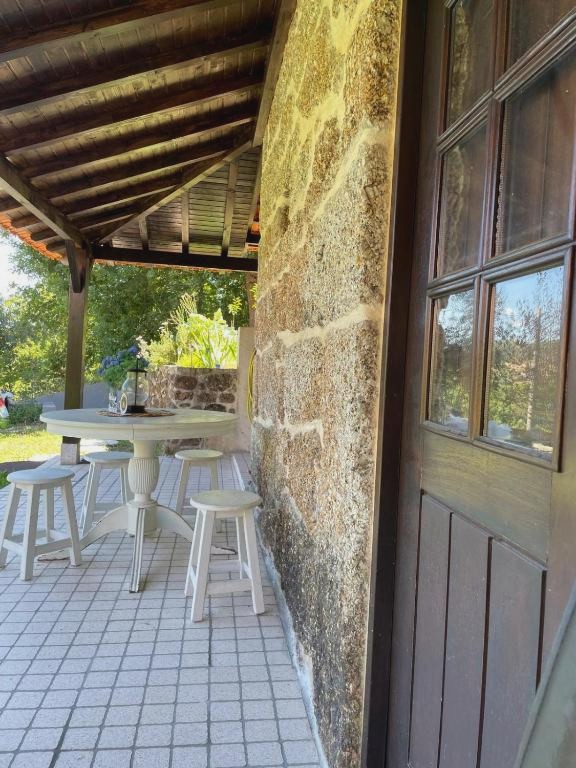 Rustic Retreat-Country House