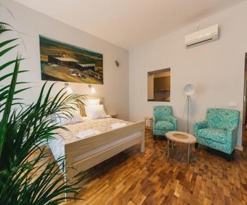 Yellow Boot Aparthotel