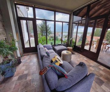 Hostelche Guest House