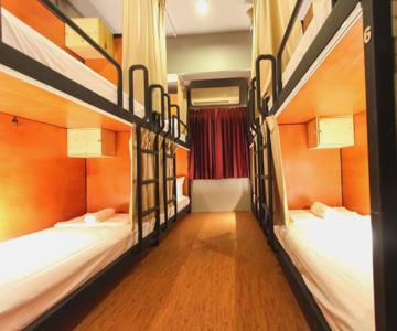 Thonglor Travellers Hostel and Cafe