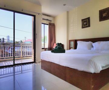 Ol'Masta Hotel & Lounge