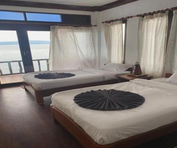 Lighthouse Bungalows and Restaurant