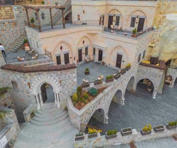 Signature Cave Premium Suites