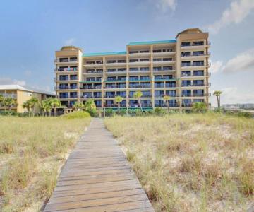 Grand Pointe