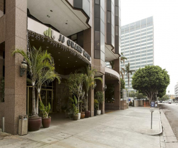 J J Grand Hotel