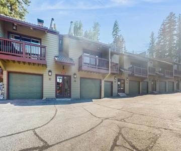 Courchevel by Mammoth Reservation Bureau