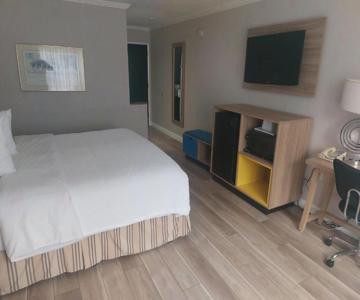 Days Inn & Suites by Wyndham Mountain View