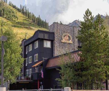 Redwolf Lodge at Squaw Valley Condos