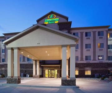 Expressway Suites of Fargo