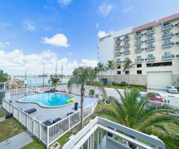 Sunrise Resort Motel