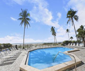 Mariner's Boathouse & Beach Resort