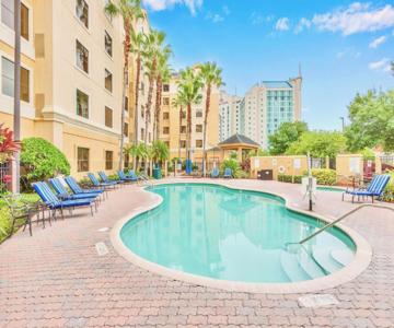 Condo Near Universal Studio Apartment with Pool